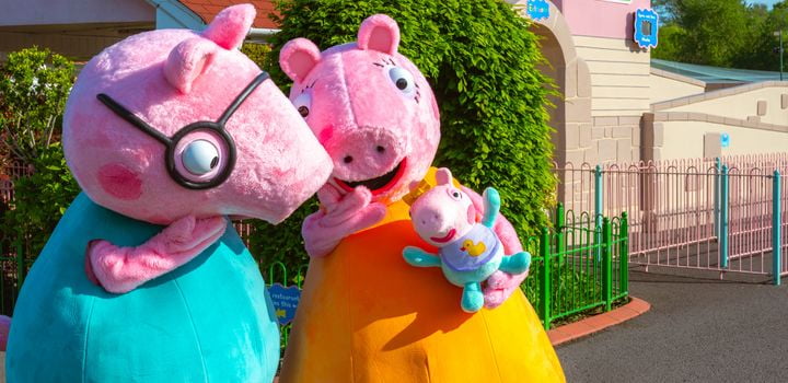 See Mummy and Daddy Pig