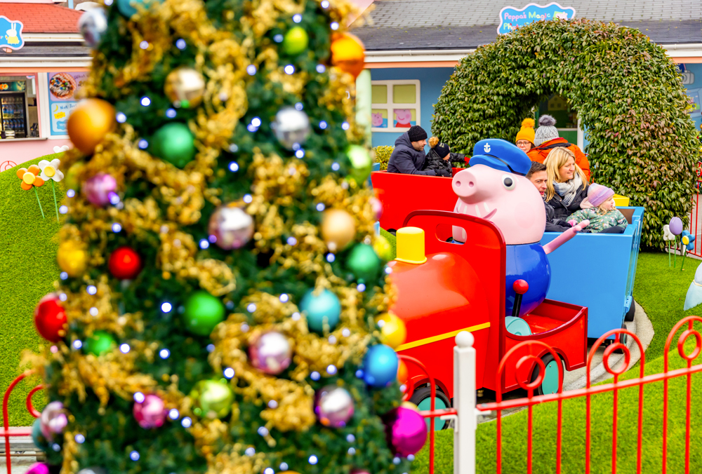 Grandpa Pig's Christmas Train Ride